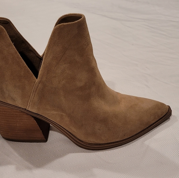 Steve Madden Shoes - Steve Madden Alyse V Side Booties